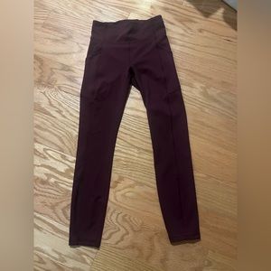 Lululemons size 4
